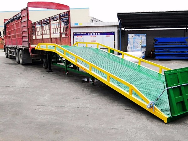 移動(dòng)式登車橋使用進(jìn)需要注意哪些問題？